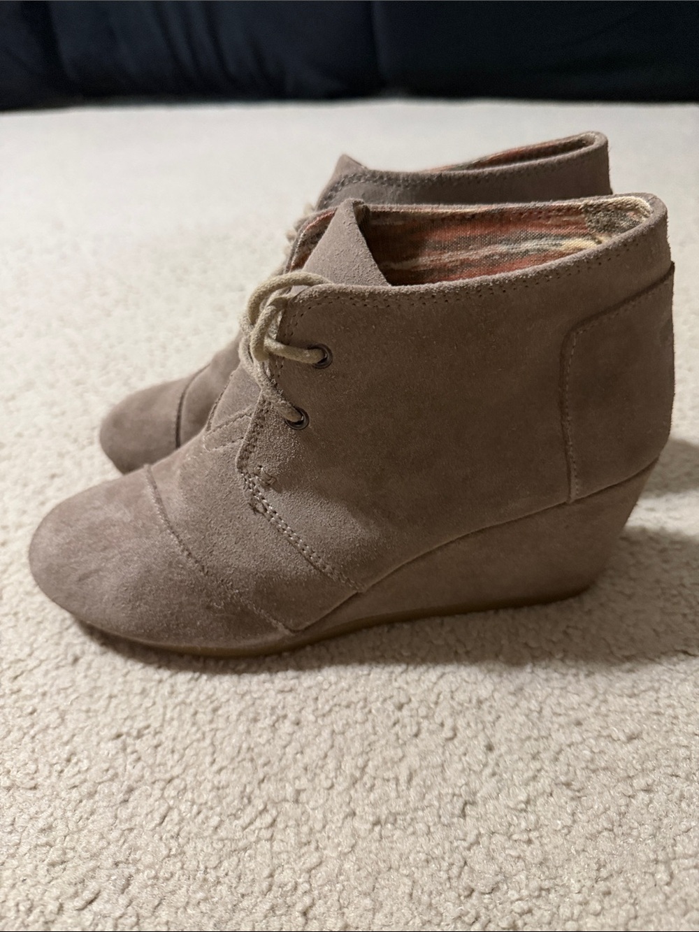 TOMS Women’s Size 8 Shoes Taupe Suede Desert Wedge Ankle Boots Booties